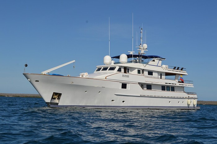 Top 8 Yacht-Charter & Catamaran Companies for Mustique
